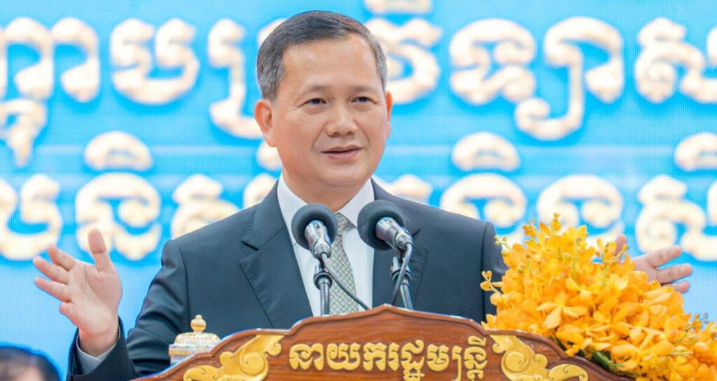 លោកនាយករដ្ឋមន្ត្រី ហ៊ុន ម៉ាណែត ក្នុងពិធីប្រគល់សញ្ញាបត្រថ្នាក់បណ្ឌិត បរិញ្ញាបត្រជាន់ខ្ពស់ បរិញ្ញាបត្រវិទ្យាសាស្ត្រនគរបាល បរិញ្ញាបត្រពន្ធនាគារ និងវគ្គបណ្តុះបណ្តាលកម្រិតបឋមវិជ្ជាជីវៈនគរបាល នៅបណ្ឌិត្យសភានគរបាលជាតិ ខេត្តកណ្តាល ព្រឹកថ្ងៃព្រហស្បតិ៍ ទី២៦ ខែមិថុនា ឆ្នាំ២០២៥។