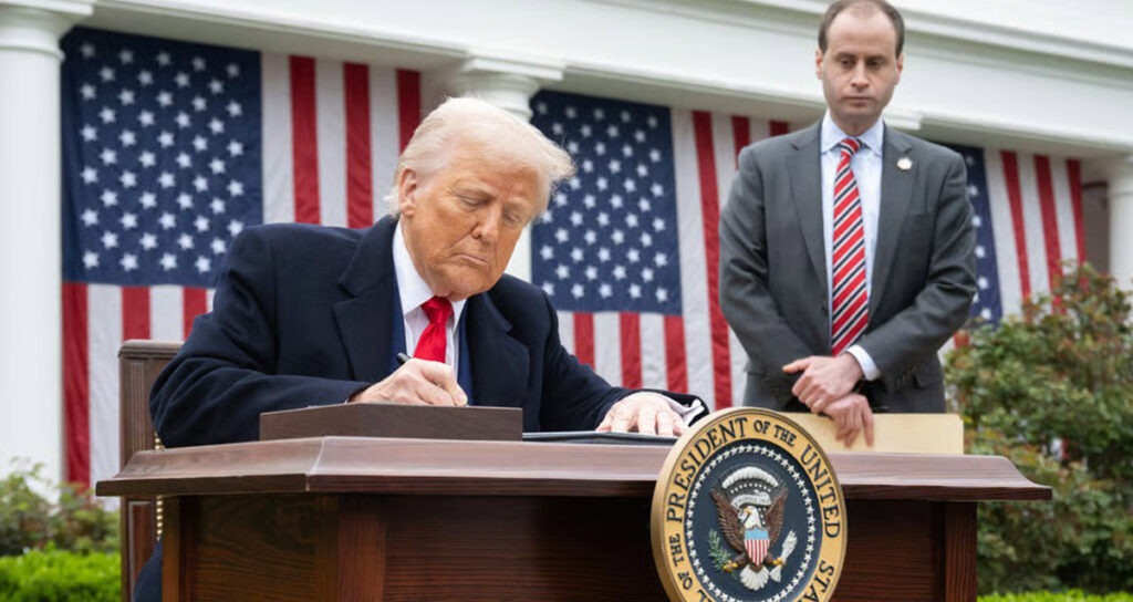 លោក ដូណាល់ ត្រាំ (Donald Trump) ប្រធានាធិបតី​សហរដ្ឋ​អាមេរិក