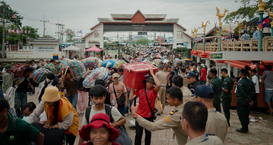 ពលករ​ខ្មែរ​ដែល​ធ្វើការ​នៅ​ប្រទេស​ថៃ វិលត្រឡប់​មក​កម្ពុជា វិញ កាលពី​ថ្ងៃទី​២៧ ខែ​កក្កដា ឆ្នាំ​២០២៥។