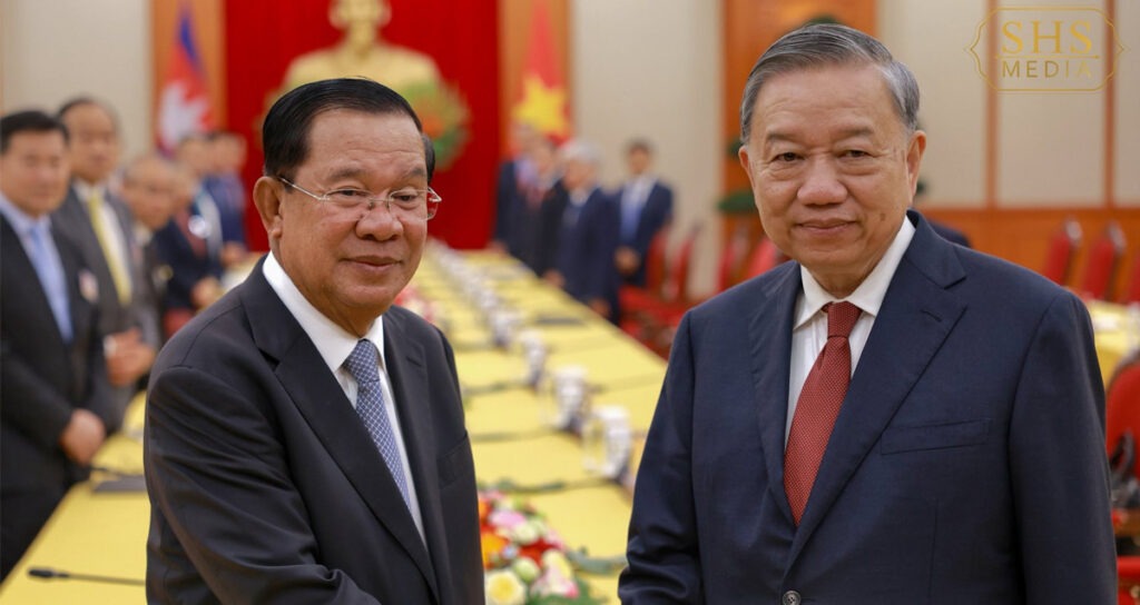 លោក ហ៊ុន សែន ប្រធានគណបក្សប្រជាជនកម្ពុជា ជួបពិភាក្សាជាមួយអគ្គលេខាធិការគណបក្សកុម្មុយនីស្តវៀតណាម លោក តូ ឡឹម នាទីក្រុងហាណូយ ប្រទេសវៀតណាម កាលពីថ្ងៃទី១ ខែកញ្ញា ឆ្នាំ២០២៥។