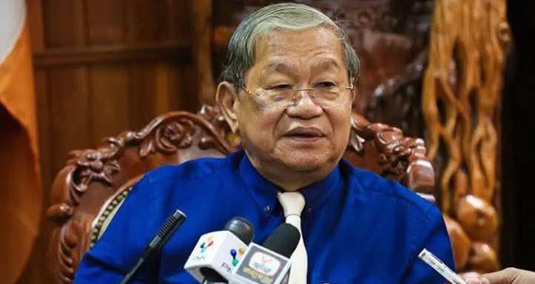 លោក ខៀវ កាញារីទ្ធ អតីត​រដ្ឋមន្ត្រី​ក្រសួង​ព័ត៌មាន និង​ជា​សមាជិក​ក្រុម​ឧត្ដមប្រឹក្សា​ផ្ទាល់​ព្រះមហាក្សត្រ