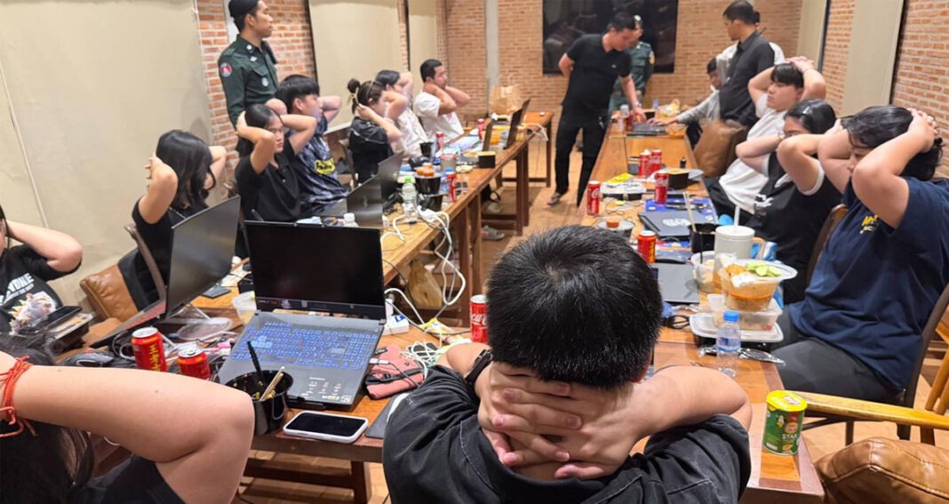 ជនជាតិ​ថៃ ពាក់ព័ន្ធ​នឹង​ករណី​ប្រព្រឹត្ត​បទល្មើស​ឆបោក​តាម​ប្រព័ន្ធ​បច្ចេកវិទ្យា (Online Scam) ដែល​សមត្ថកិច្ច​ឃាត់​ខ្លួន​ស្ថិត​នៅ​ទីតាំង​កសិដ្ឋាន​មួយ​កន្លែង​ឈ្មោះ អមរៈ ក្នុង​ភូមិ​កោះក្របី១ សង្កាត់​ព្រែកថ្មី ខណ្ឌ​ច្បារអំពៅ រាជធានី​ភ្នំពេញ កាលពី​ថ្ងៃទី​៩ ខែ​ធ្នូ ឆ្នាំ​២០២៥។