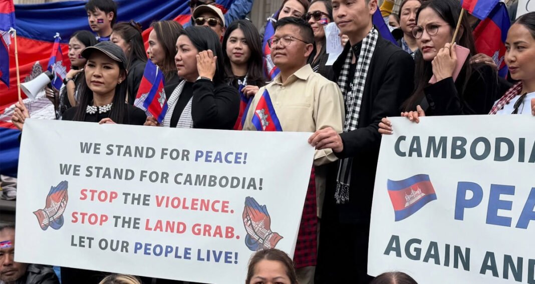 ពលរដ្ឋ​ខ្មែរ​ធ្វើ​បាតុកម្ម​នៅ​ប្រទេស​អូស្ត្រាលី ប្រឆាំង​នឹង​ការ​ឈ្លានពាន​របស់​ថៃ មក​លើ​ប្រទេស​កម្ពុជា កាលពី​ថ្ងៃ​អាទិត្យ ទី​១៤ ខែ​ធ្នូ ឆ្នាំ​២០២៥។