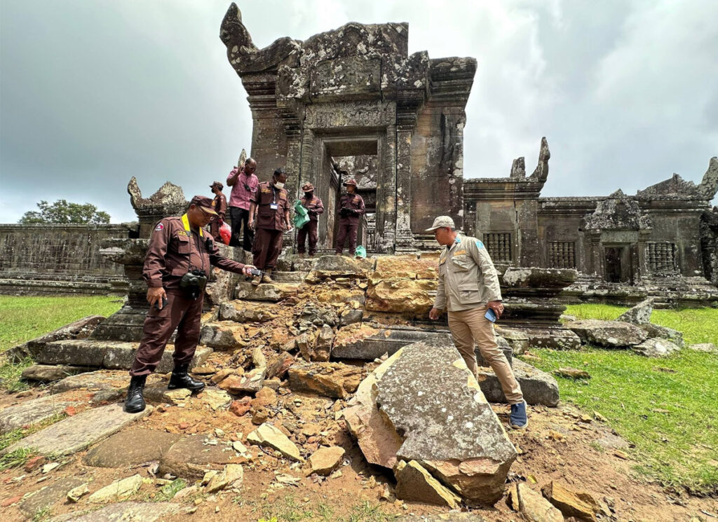 ស្ថានភាព​នៃ​ប្រាសាទ​ព្រះវិហារ ដែល​រង​ការ​បំផ្លិចបំផ្លាញ​ដោយ​យោធា​ថៃ បាញ់​ប្រហារ​កាលពី​អំឡុង​ចុង​ខែ​កក្កដា ឆ្នាំ​២០២៥។ (រូបថត៖ ស៊ីម៉ាក់)