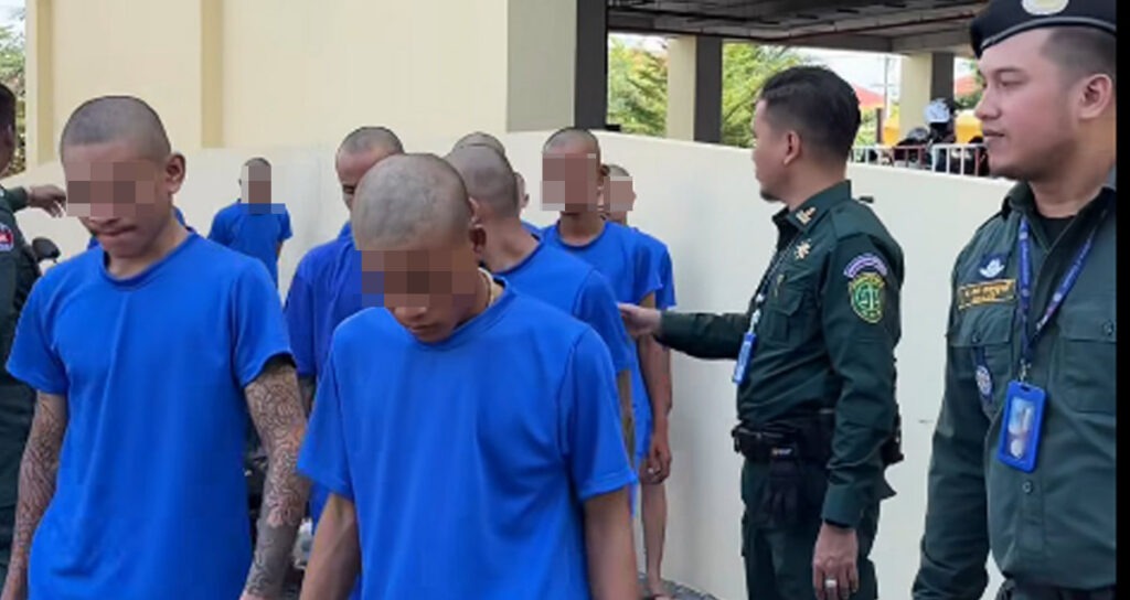 ក្រុម​ក្មេង​ទំនើង​រហស្សនាម​ចាក់អង្រែ ក្រុង​តាខ្មៅ ដែល​ដេញ​កាប់​យុវជន ២​នាក់​បណ្តាល​ឱ្យ​ស្លាប់​ម្នាក់ រង​របួស​ធ្ងន់​ម្នាក់​នៅ​ផ្លូវ​វេងស្រេង ត្រូវ​បាន​សមត្ថកិច្ច​ចាប់​ខ្លួន​បាន​នៅ​ថ្ងៃទី​១១ ខែ​កញ្ញា ឆ្នាំ​២០២៥។