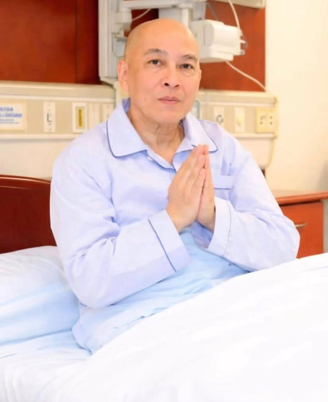 ព្រះមហាក្សត្រ​ខ្មែរ​សម្តេច​ព្រះ​បរមនាថ នរោត្តម សីហមុនី ទទួល​ការវះកាត់​ព្រះរោគ​ក្រពេញ​ប្រូស្តាត​បាន​ដោយ​ជោគជ័យ​ពី​ក្រុម​វេជ្ជបណ្ឌិត​នៅ​មន្ទីរពេទ្យ​ក្នុង​ទីក្រុង​ប៉េកាំង នៃ​សាធារណរដ្ឋ​ប្រជាមានិត​ចិន នៅ​ថ្ងៃ​ចន្ទ ទី​២០ ខែ​មេសា ឆ្នាំ​២០២៦។
